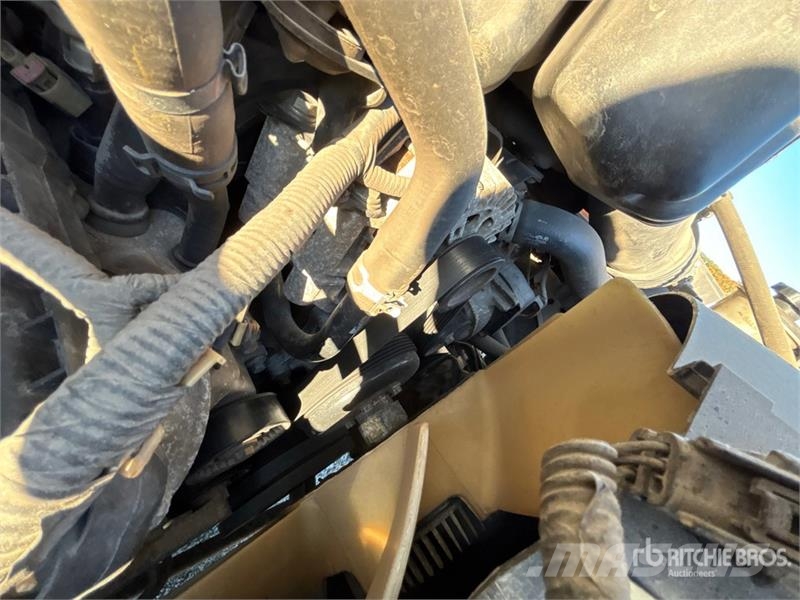 Ford F-350 XL 4x4 Crew Cab Pickup Outros