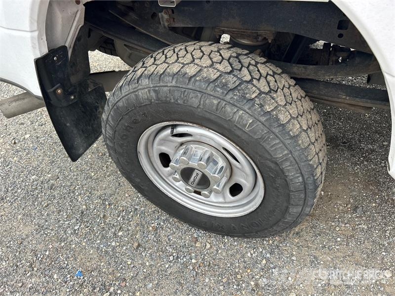 Ford F-350 XL 4x4 Crew Cab Pickup Ostalo