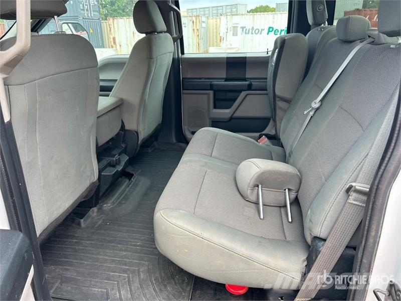 Ford F-350 XL 4x4 Crew Cab Pickup Ostalo