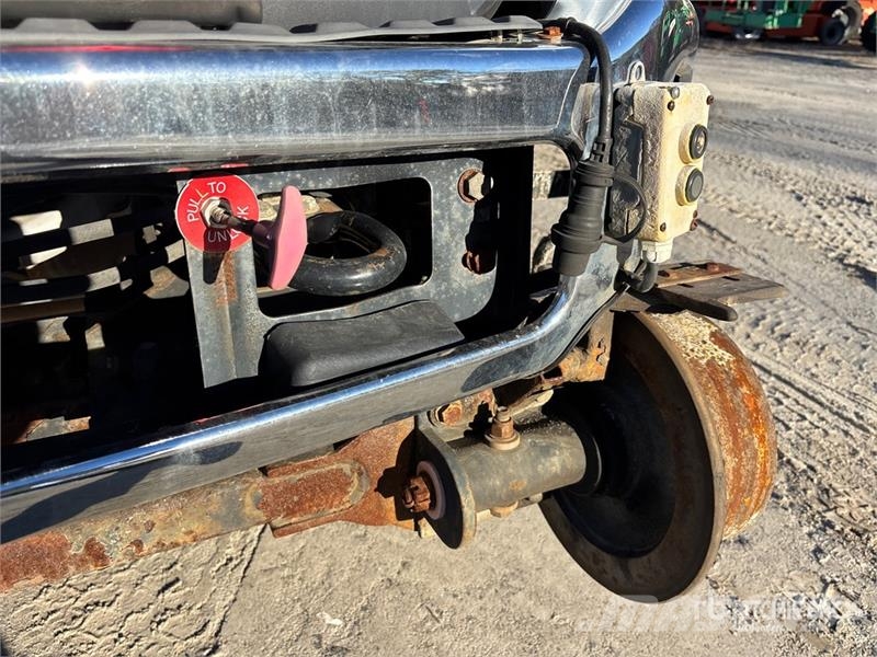 Ford F-350 XL 4x4 Crew Cab Pickup Outros