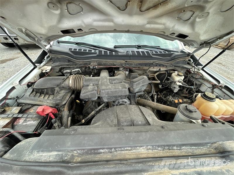 Ford F-350 XL 4x4 Crew Cab Pickup Ostalo