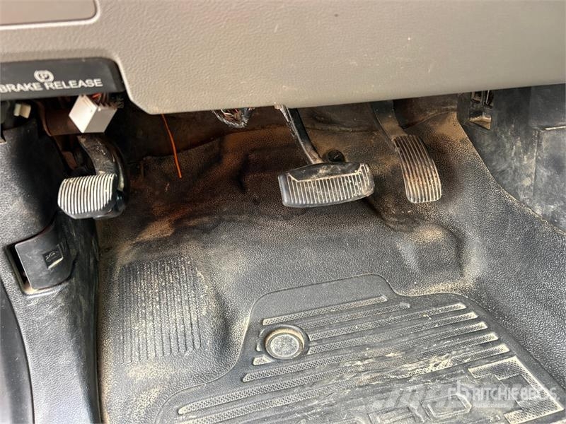 Ford F-350 XL 4x4 Crew Cab Pickup Ostalo