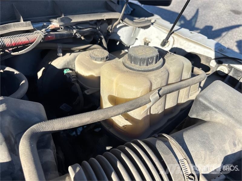 Ford F-350 XL 4x4 Crew Cab Pickup Outros