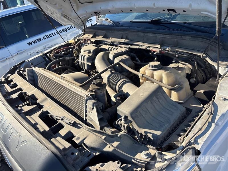 Ford F-350 XL 4x4 Crew Cab Pickup Outros