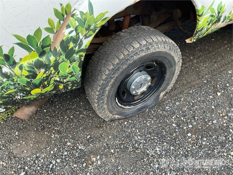 Ford F-350 XL 4x4 Extended Cab Pickup Andre varebiler