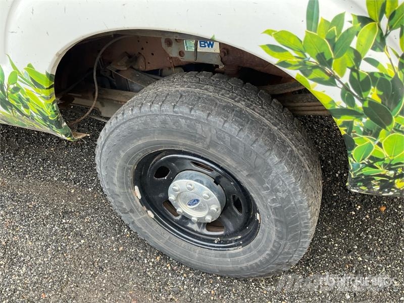 Ford F-350 XL 4x4 Extended Cab Pickup 其他