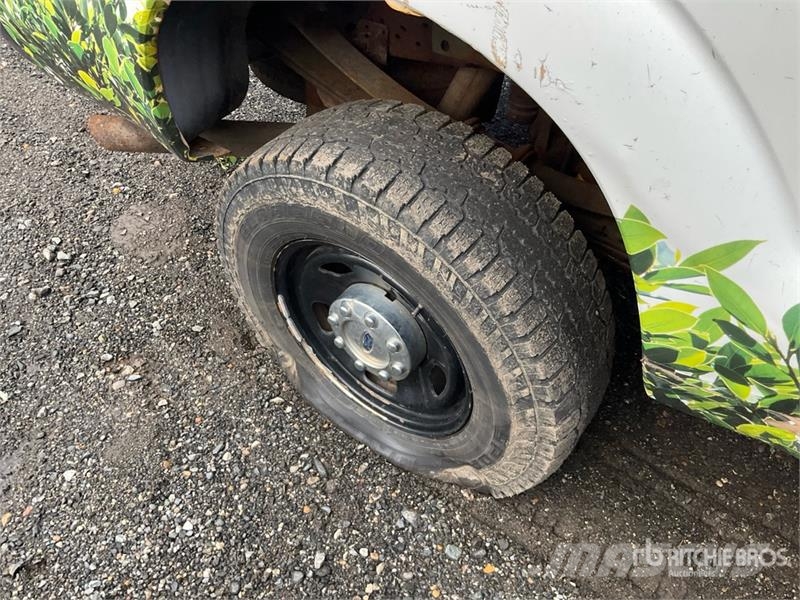 Ford F-350 XL 4x4 Extended Cab Pickup Andre varebiler