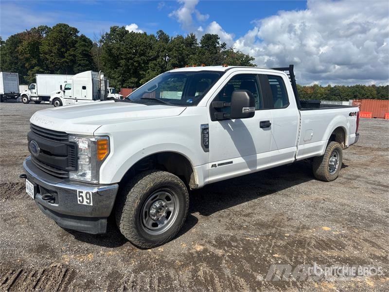 Ford F-350 XL 4x4 Extended Cab Pickup Citi