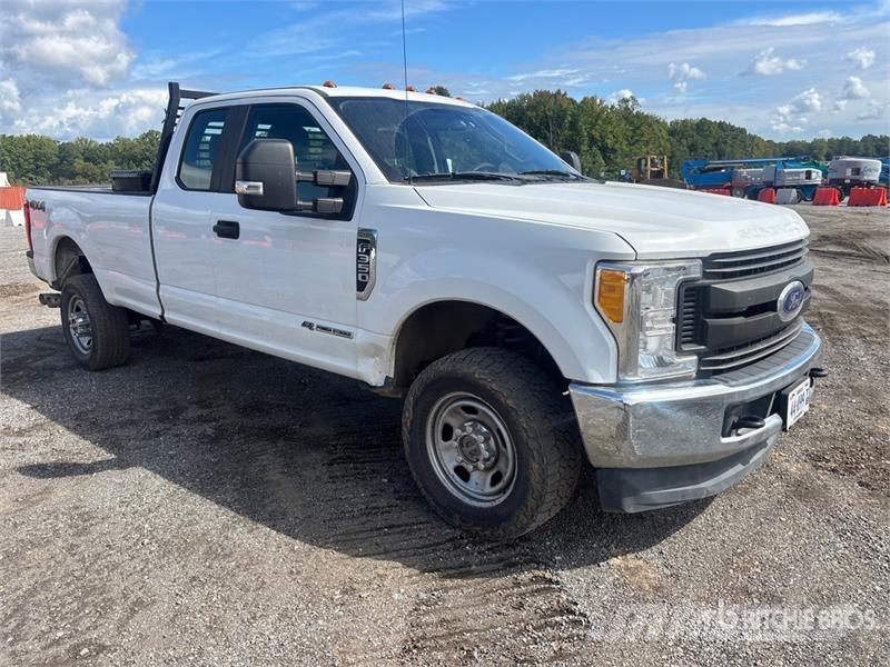 Ford F-350 XL 4x4 Extended Cab Pickup Citi