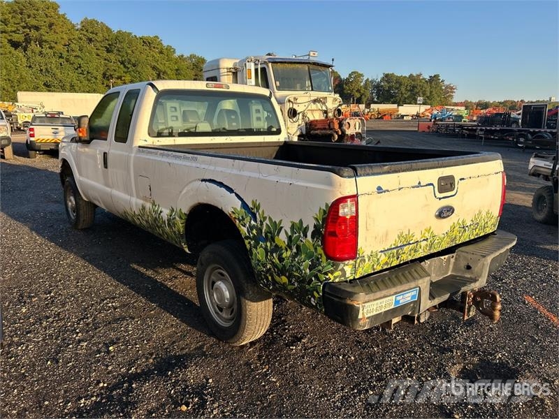 Ford F-350 XL 4x4 Extended Cab Pickup (Inoperable) Інше