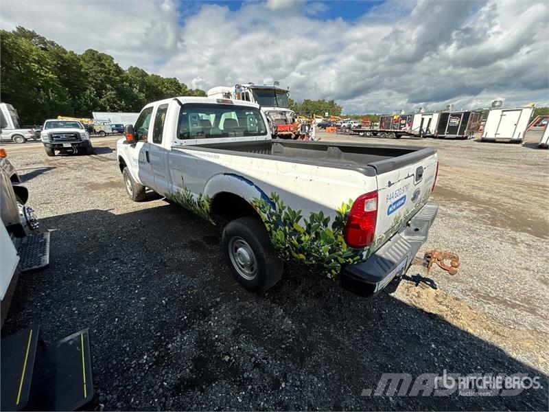 Ford F-350 XL 4x4 Extended Cab Pickup Ostalo