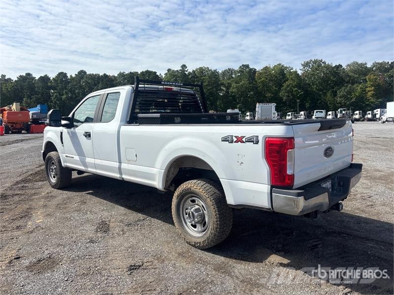 Ford F-350 XL 4x4 Extended Cab Pickup Citi