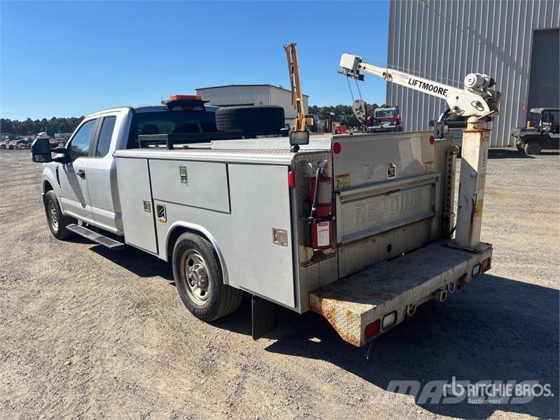 Ford F-350 XL 4x4 Extended Cab Utility Truck Vieglais kravas automobilis/izkraušana no sāniem