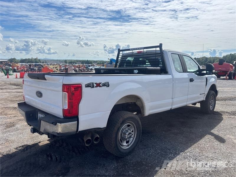 Ford F-350 XL 4x4 Extended Cab Pickup Citi