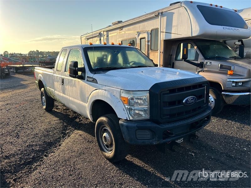 Ford F-350 XL 4x4 Extended Cab Pickup (Inoperable) Інше