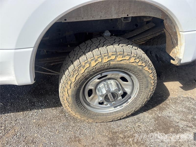 Ford F-350 XL 4x4 Extended Cab Pickup Citi