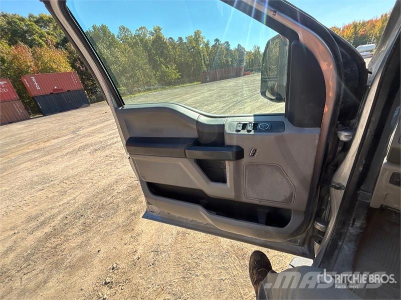 Ford F-350 XL 4x4 Extended Cab Utility Truck Vieglais kravas automobilis/izkraušana no sāniem