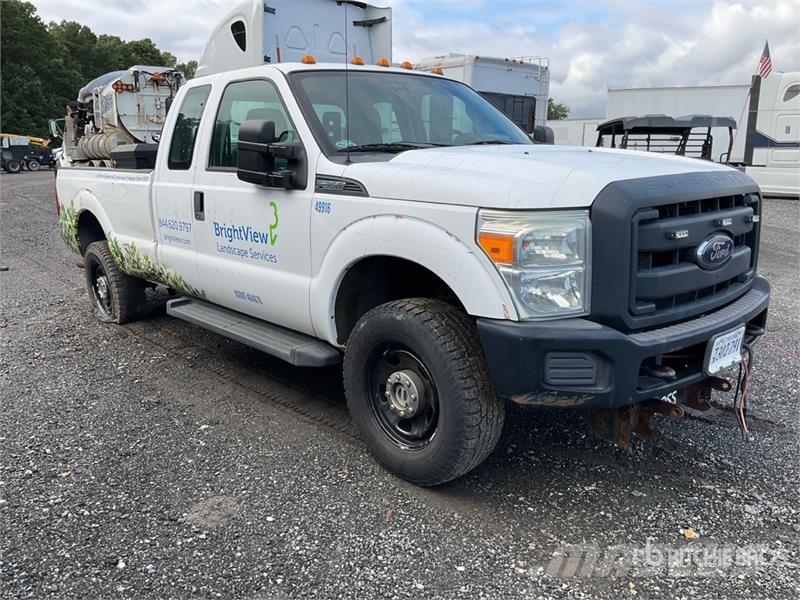 Ford F-350 XL 4x4 Extended Cab Pickup Andre varebiler