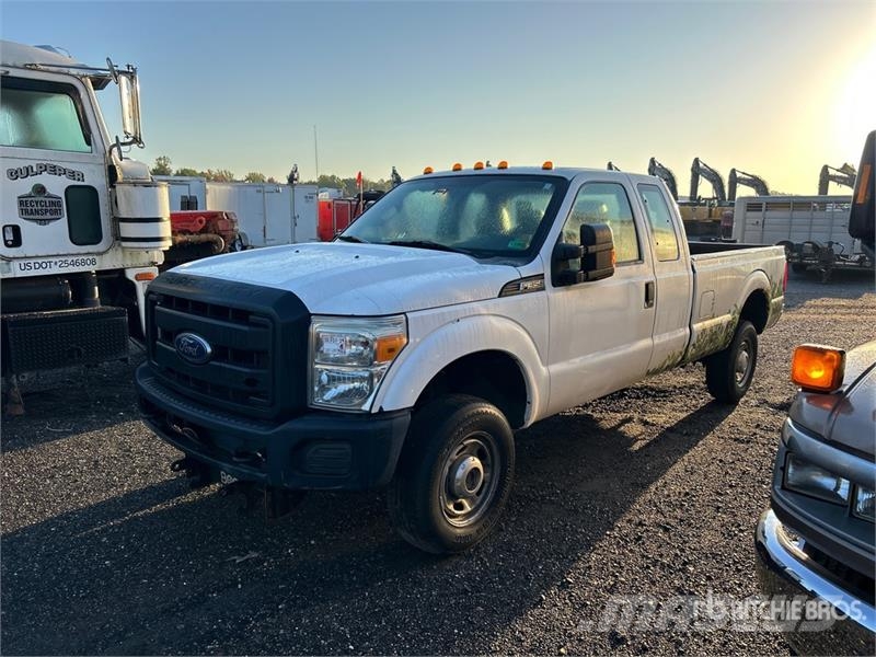 Ford F-350 XL 4x4 Extended Cab Pickup (Inoperable) Інше