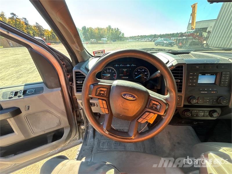 Ford F-350 XL 4x4 Extended Cab Utility Truck Vieglais kravas automobilis/izkraušana no sāniem