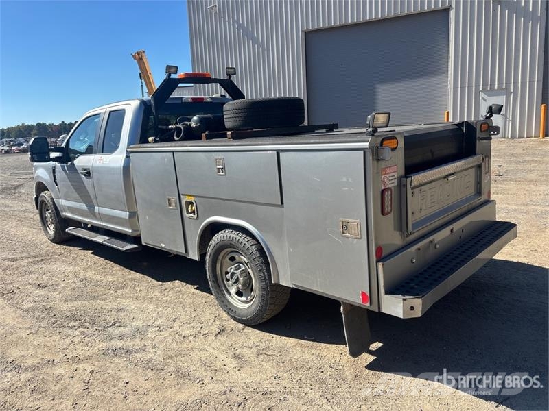 Ford F-350 XL 4x4 Extended Cab Utility Truck Vieglais kravas automobilis/izkraušana no sāniem