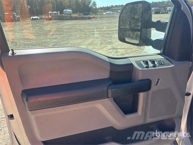 Ford F-350 XL 4x4 Extended Cab Utility Truck Vieglais kravas automobilis/izkraušana no sāniem