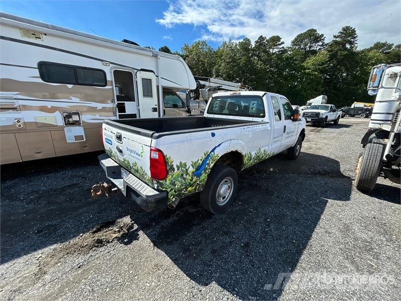 Ford F-350 XL 4x4 Extended Cab Pickup Ostalo