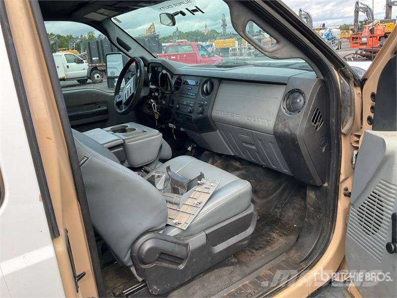 Ford F-350 XL 4x4 Extended Cab Pickup Andre varebiler