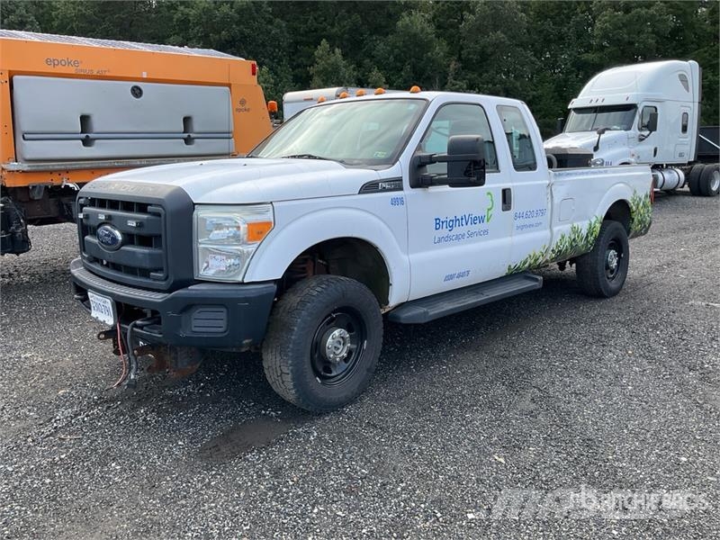 Ford F-350 XL 4x4 Extended Cab Pickup Andre varebiler