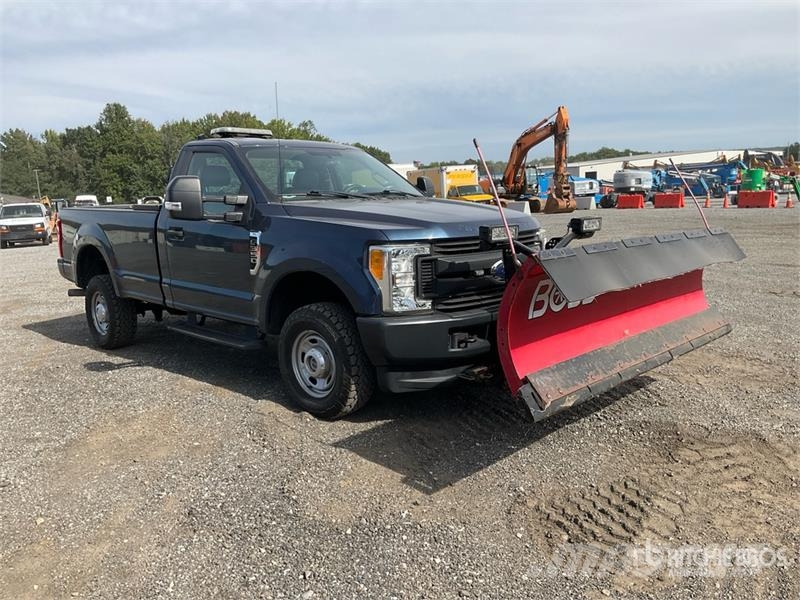 Ford F-350 XL 4x4 Pickup Прочие фургоны