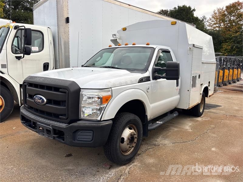 Ford F-350 XL 4x4 Utility Truck (Inoperable) شاحنات خفيفة/مفصلية الجوانب