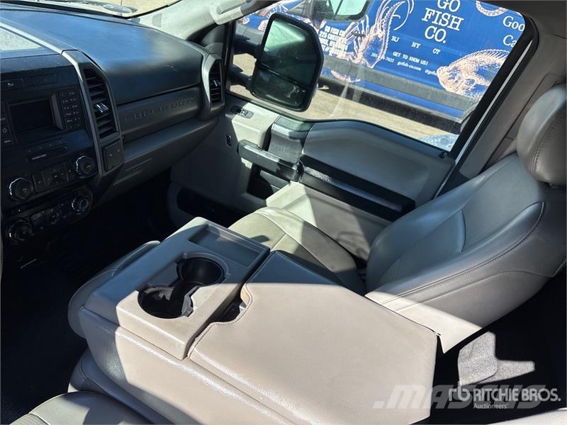 Ford F-350 XL 4x4 Utility Truck (Inoperable) Lava-autot