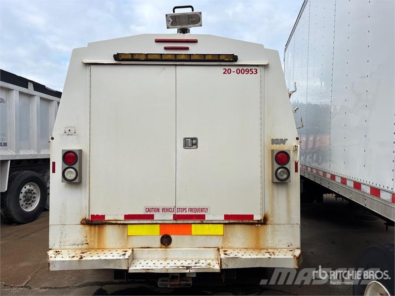 Ford F-350 XL 4x4 Utility Truck (Inoperable) شاحنات خفيفة/مفصلية الجوانب