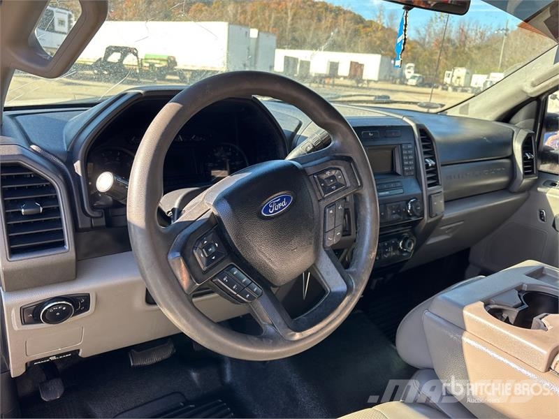 Ford F-350 XL 4x4 Utility Truck (Inoperable) Lava-autot