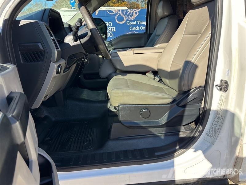 Ford F-350 XL 4x4 Utility Truck (Inoperable) Lava-autot