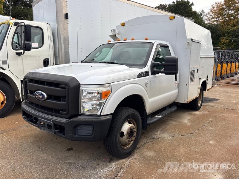 Ford F-350 XL 4x4 Utility Truck (Inoperable) شاحنات خفيفة/مفصلية الجوانب