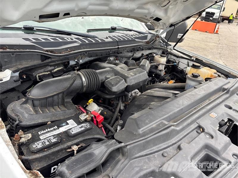 Ford F-350 XL 4x4 Utility Truck (Inoperable) Bestelwagens met open laadbak