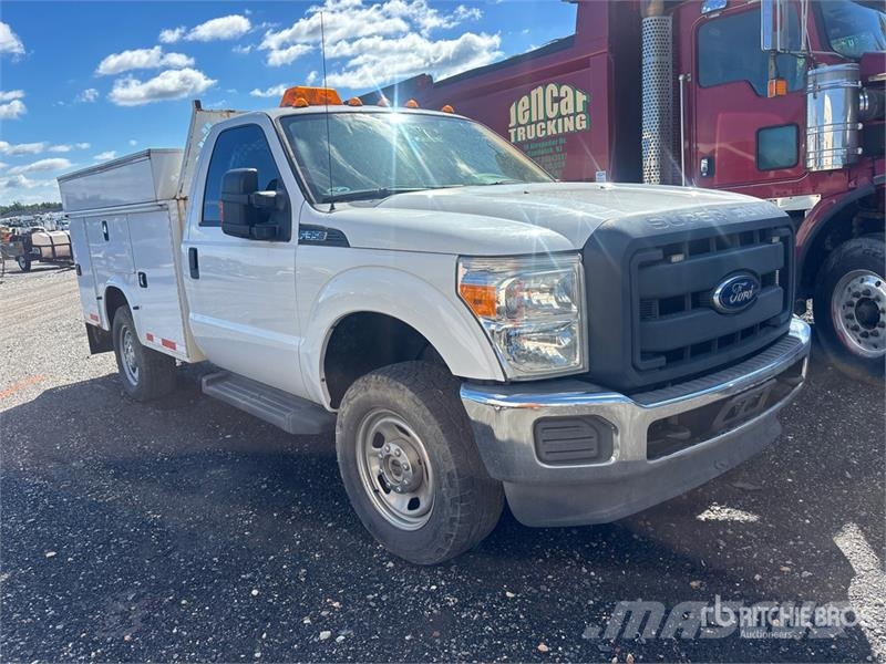 Ford F-350 XL 4x4 Utility Truck (Inoperable) Prekucniki