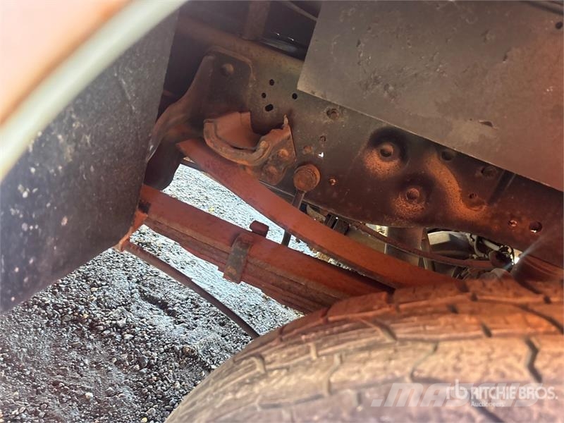 Ford F-350 XL 4x4 Utility Truck (Inoperable) Prekucniki