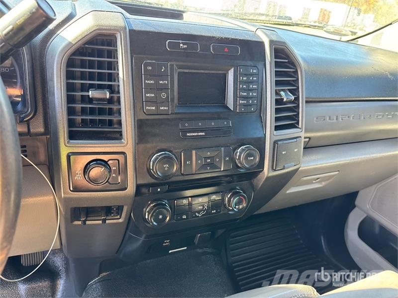 Ford F-350 XL 4x4 Utility Truck (Inoperable) Lava-autot