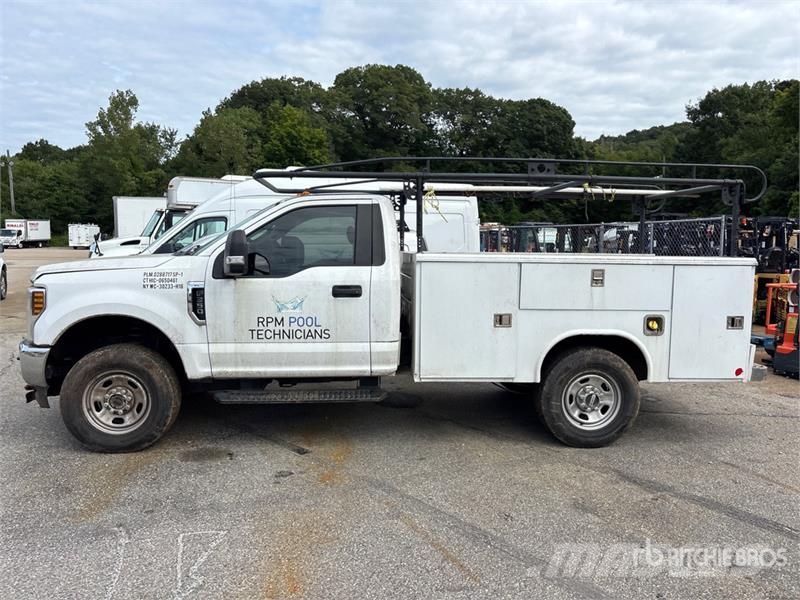 Ford F-350 XL 4x4 Utility Truck (Inoperable) Bestelwagens met open laadbak