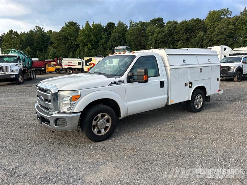 Ford F-350 XLT 4x2 Utility Truck Pikaplar