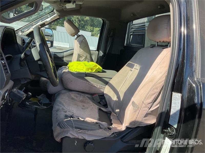 Ford F-450 Tovornjaki s kesonom/platojem