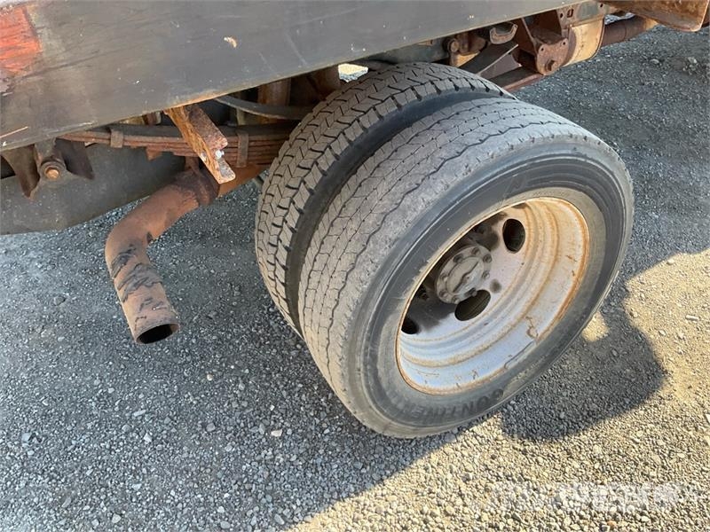 Ford F-450 Tovornjaki s kesonom/platojem