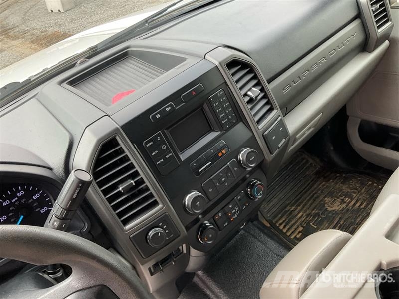 Ford F-450 Pašizgāzējs