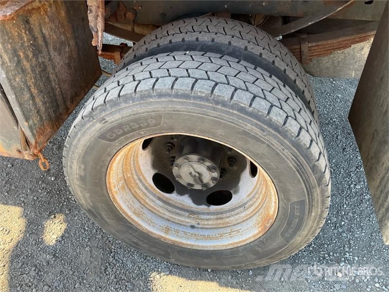Ford F-450 Tovornjaki s kesonom/platojem