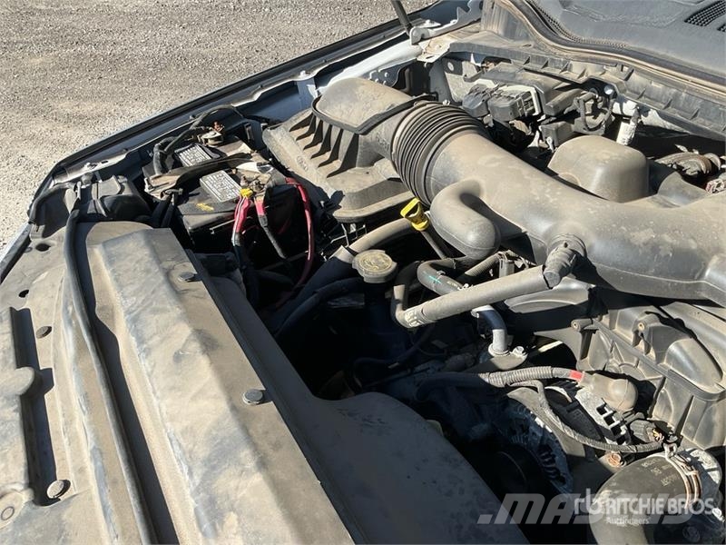 Ford F-450 Tovornjaki s kesonom/platojem