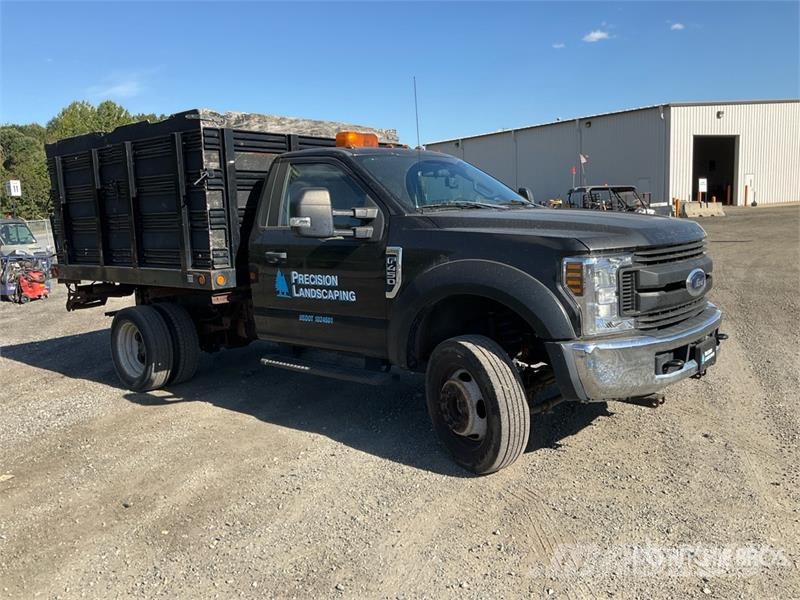 Ford F-450 Tovornjaki s kesonom/platojem