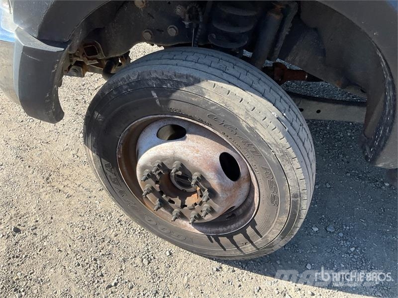 Ford F-450 Tovornjaki s kesonom/platojem