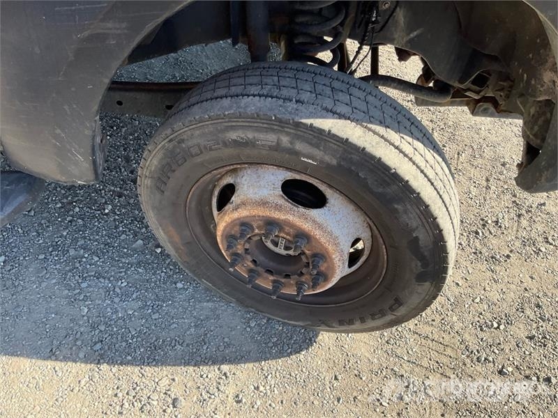 Ford F-450 Tovornjaki s kesonom/platojem